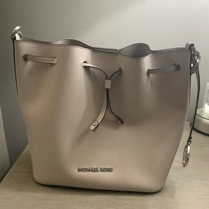 slightly used 12"x9" one pocket inside and on back of bag